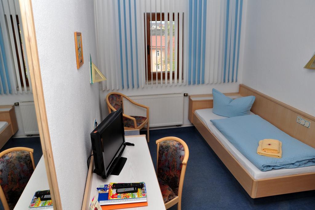 Hotel Am Hohen Schwarm Saalfeld Saale Екстериор снимка