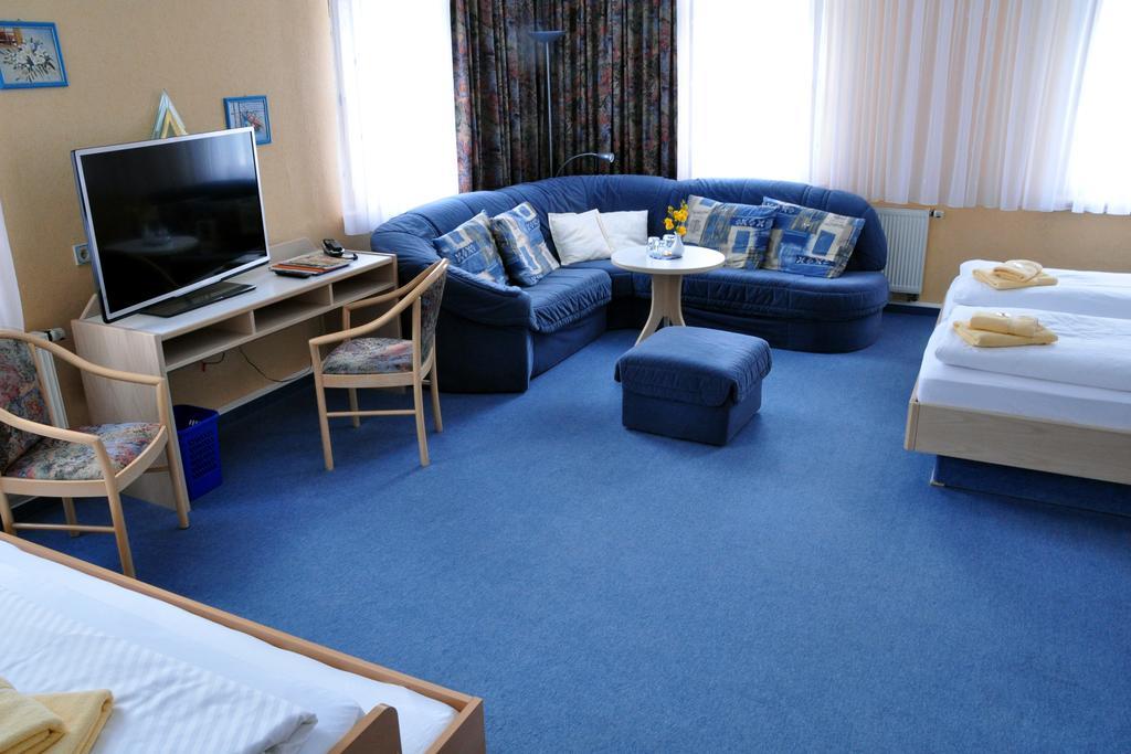 Hotel Am Hohen Schwarm Saalfeld Saale Екстериор снимка