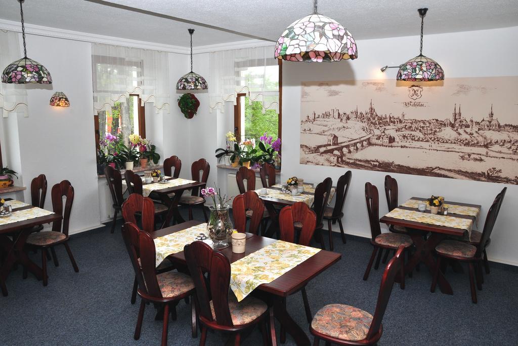 Hotel Am Hohen Schwarm Saalfeld Saale Екстериор снимка