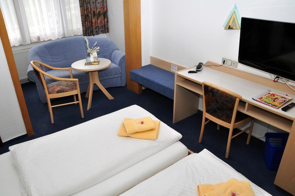 Hotel Am Hohen Schwarm Saalfeld Saale Екстериор снимка