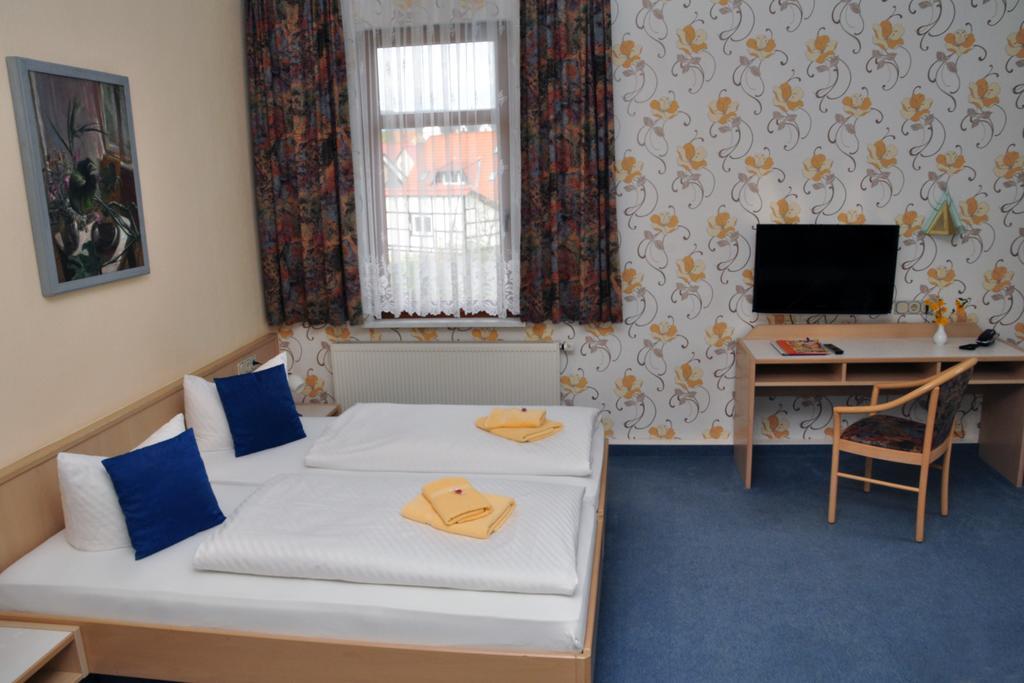Hotel Am Hohen Schwarm Saalfeld Saale Стая снимка
