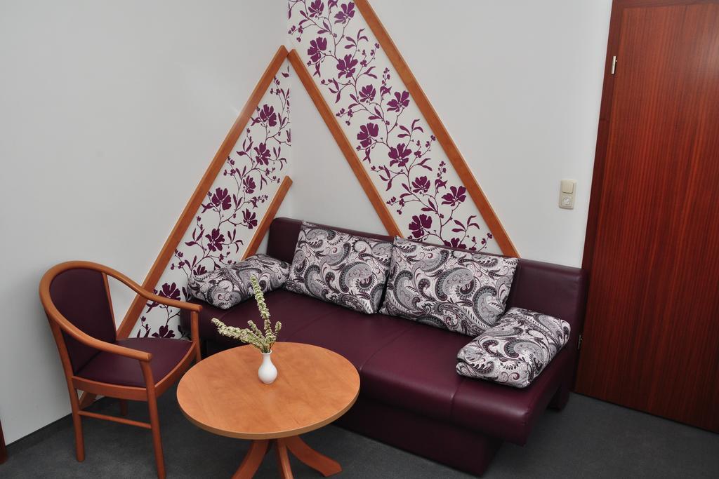 Hotel Am Hohen Schwarm Saalfeld Saale Стая снимка