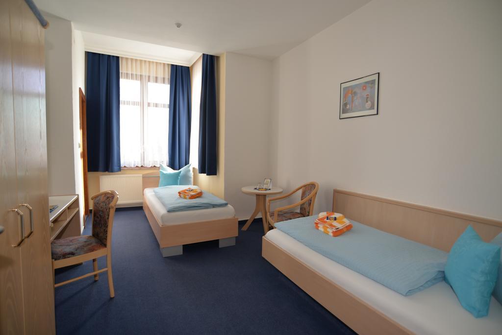 Hotel Am Hohen Schwarm Saalfeld Saale Екстериор снимка
