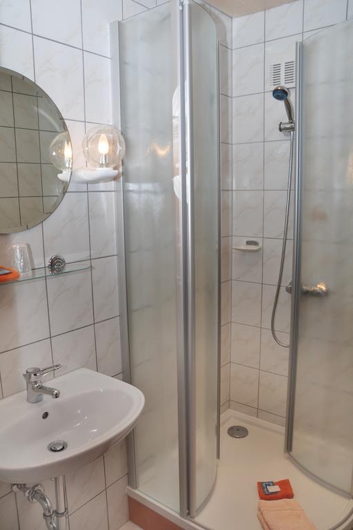 Hotel Am Hohen Schwarm Saalfeld Saale Екстериор снимка