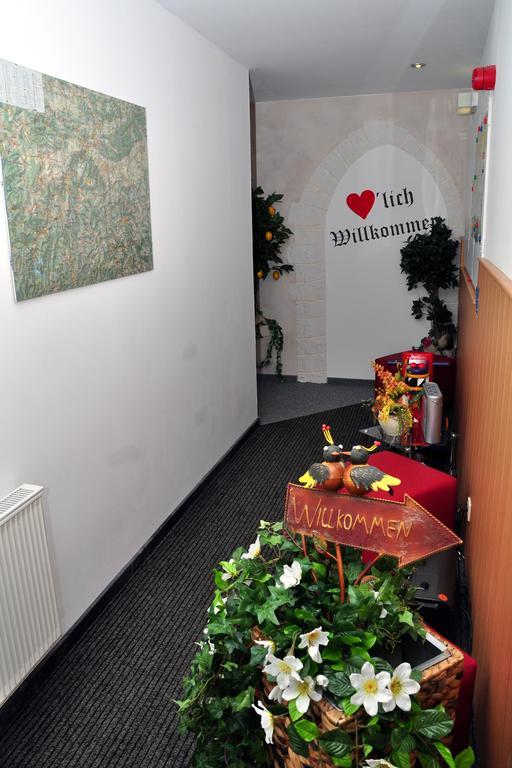Hotel Am Hohen Schwarm Saalfeld Saale Екстериор снимка