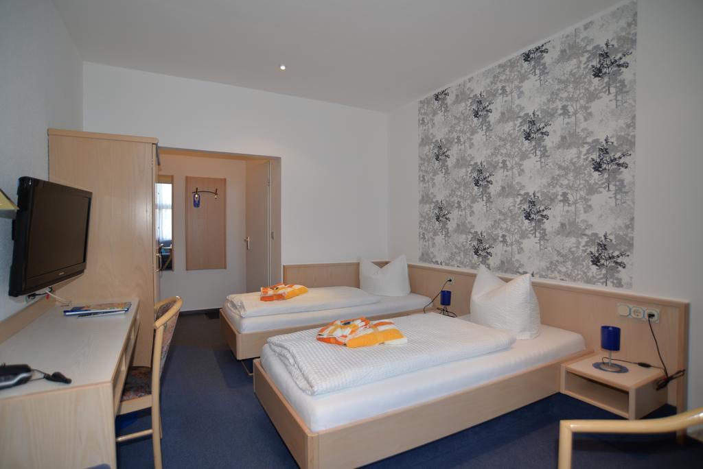 Hotel Am Hohen Schwarm Saalfeld Saale Екстериор снимка
